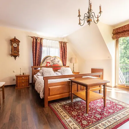 Dwa Niedzwiedzie Nad Potokiem Zakopane