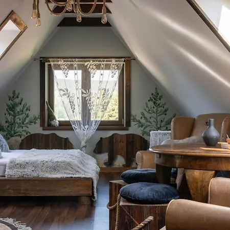 Dwa Niedzwiedzie Nad Potokiem Zakopane